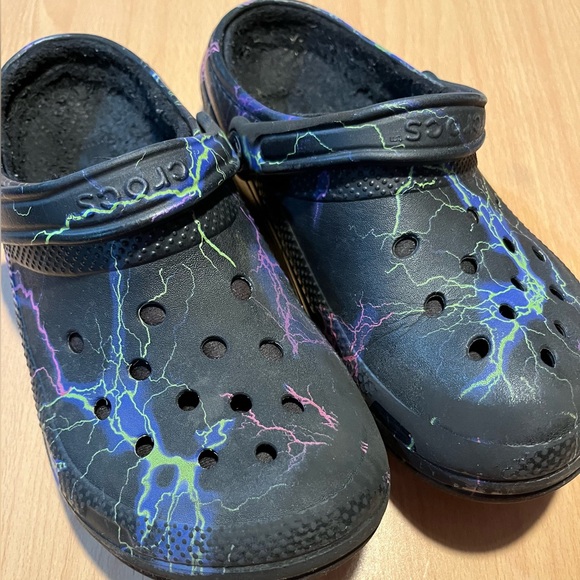 CROCS Unisex Black with Neon Lightning Lined Fuzzy Clogs - Picture 3 of 12